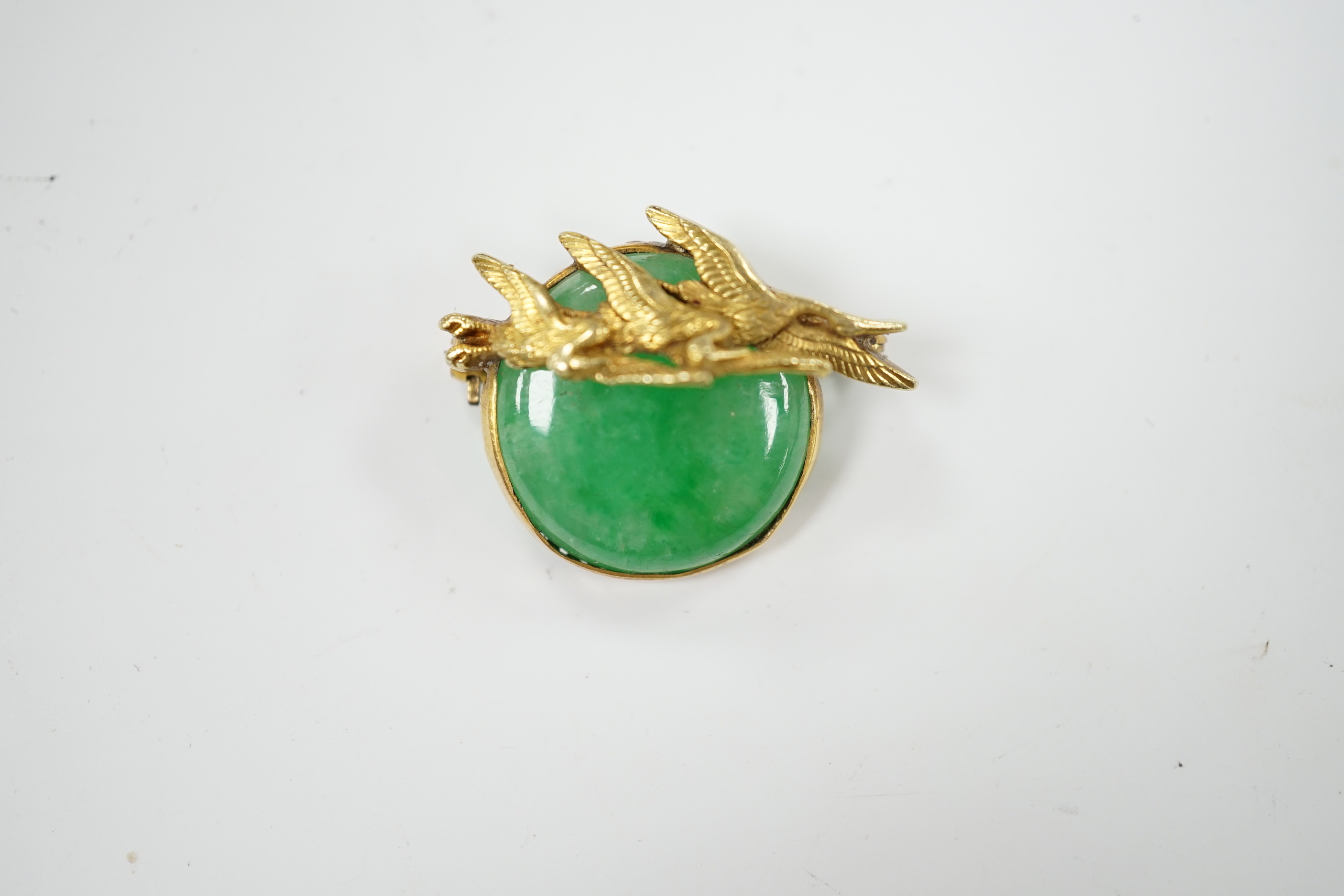 A Chinese? yellow metal mounted jade brooch, the mount with three birds, 29mm, gross weight 7.6 grams.